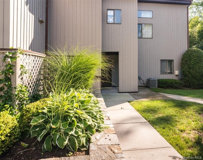 Building Photo - 327 N Greeley Ave