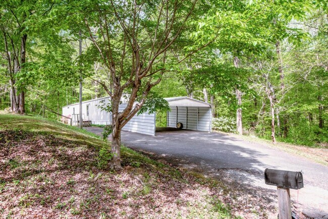 Foto del edificio - 7967 Caswell Rd