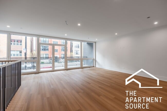 Building Photo - 1620 W Grand Ave