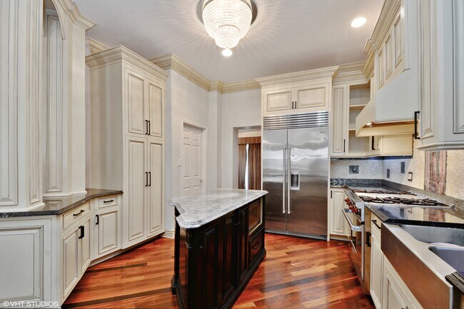 Kitchen - 1642 W Pierce Ave