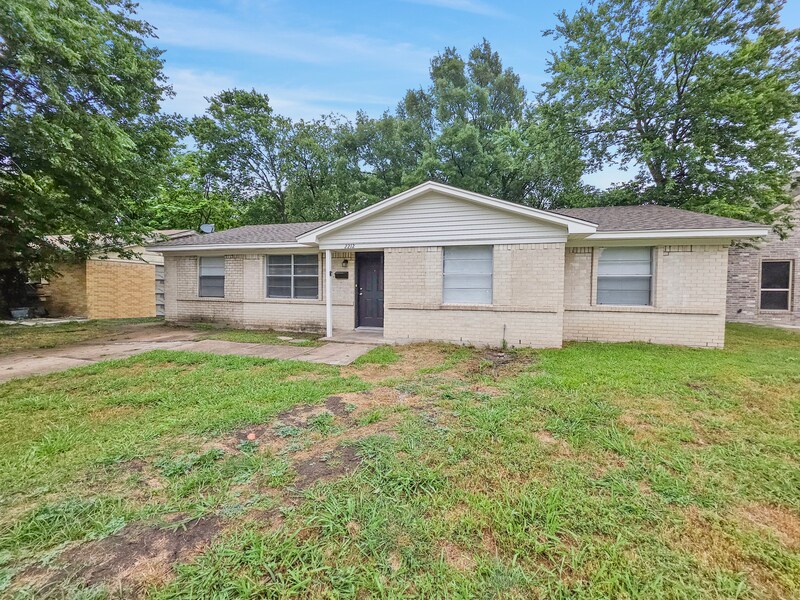 Primary Photo - 2212 Arcady Ln