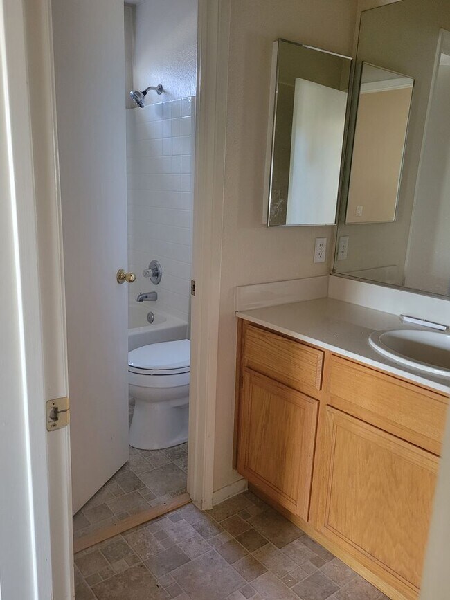 Building Photo - 3168 Orchard View Dr