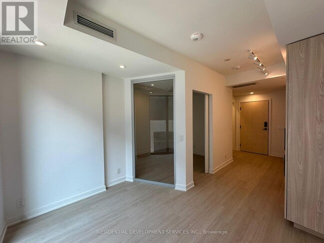 Building Photo - 699-699 Sheppard Ave E