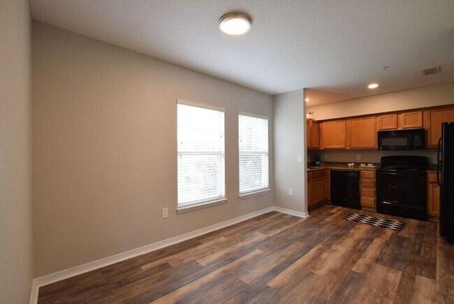 Building Photo - 3624 N Goldenrod Rd