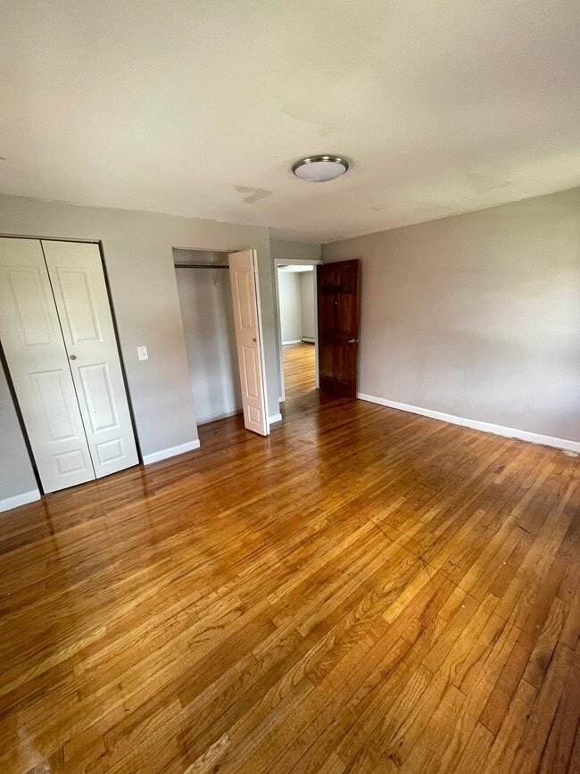 Building Photo - 46 Linden St