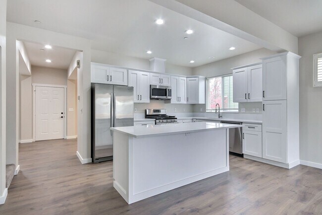 Building Photo - Updated, DuPont 3 BR home with AC for rent.