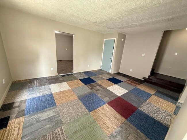 Building Photo - 315 E Woodland Ave