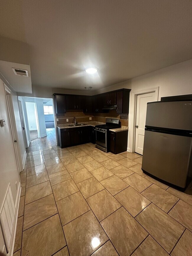 Building Photo - 2515 E 72nd Pl