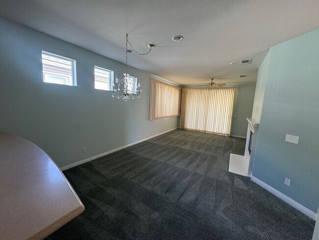 Building Photo - spacious 2 bedroom 2 bath home with office in Del Webb