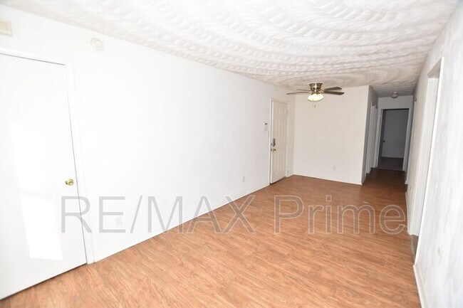 Building Photo - 2810 Colonial Ave