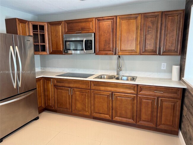 Foto del edificio - 211 W 33rd St