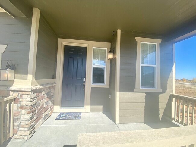 Building Photo - Immaculate Home in the Lakes at Centerra!