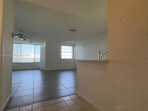 Building Photo - 2831 N Oakland Forest Dr