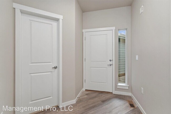 Foto del edificio - 3 br, 2.5 bath Apartment - 7468 Gardner Lane