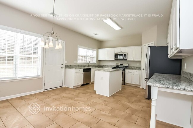 Foto del edificio - 3650 Elmendorf Cove NW