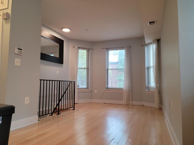 Foto del edificio - 1106 Columbia Rd NW