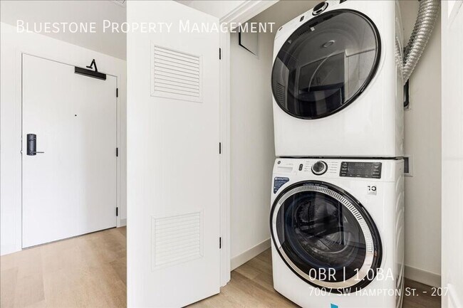 Building Photo - 7007 SW Hampton St