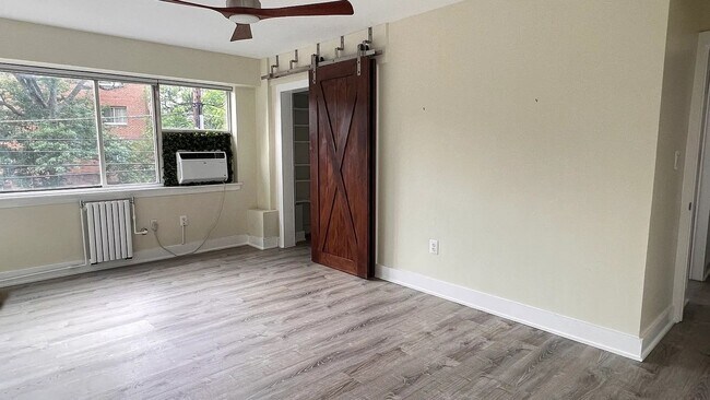 Foto del edificio - Great 2 Bed / 1 Bath Apartment near Embass...