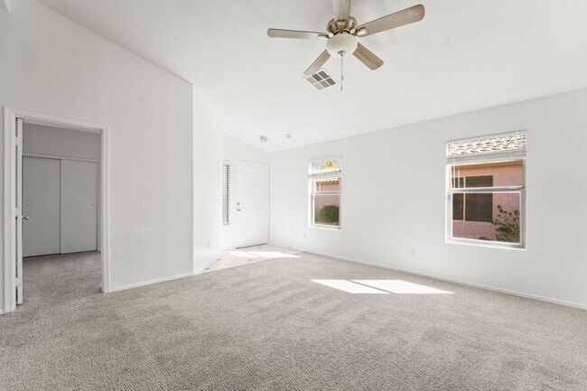 Foto del edificio - Prime Surprise Location | 3 Bed, Low-Maintenance Yard + Amenities