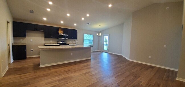 Foto del edificio - 4-Bedroom, 2-Bathroom in Villamar Winter Haven