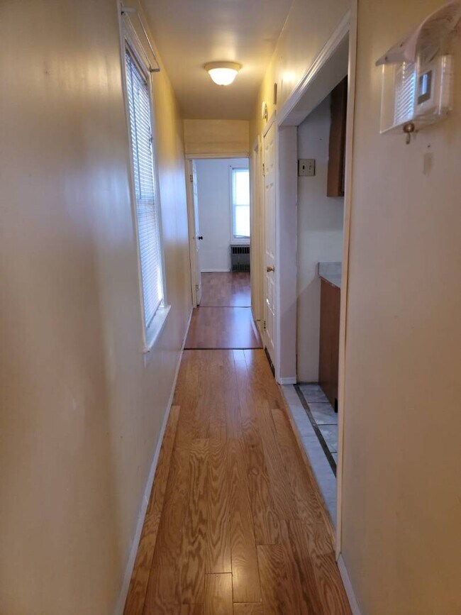 Foto del edificio - 1861 Schenectady Ave