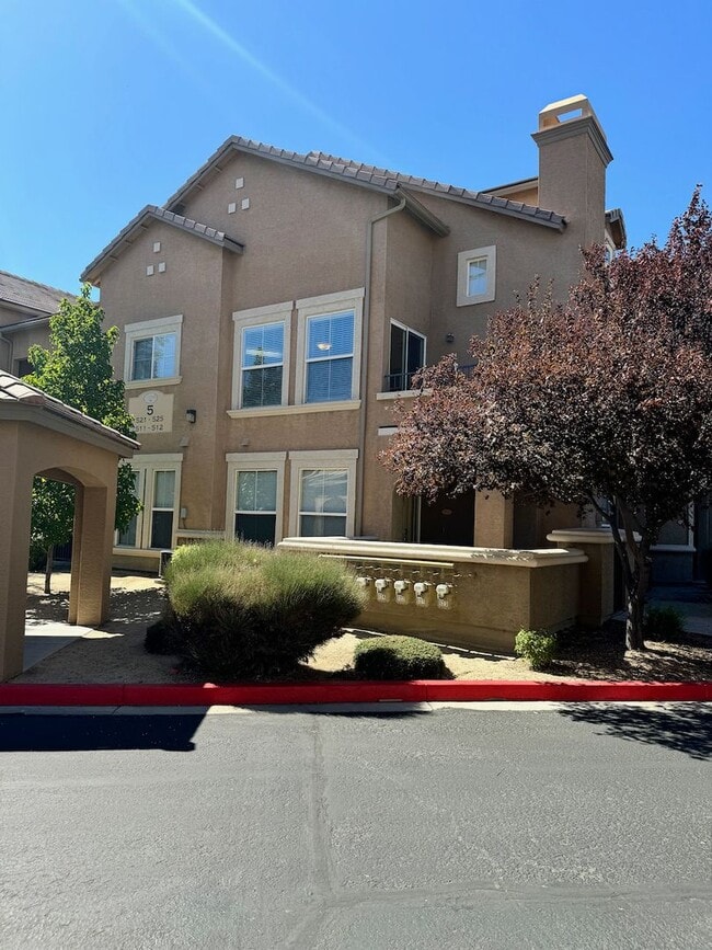Building Photo - Townhouse in Triana South Meadows