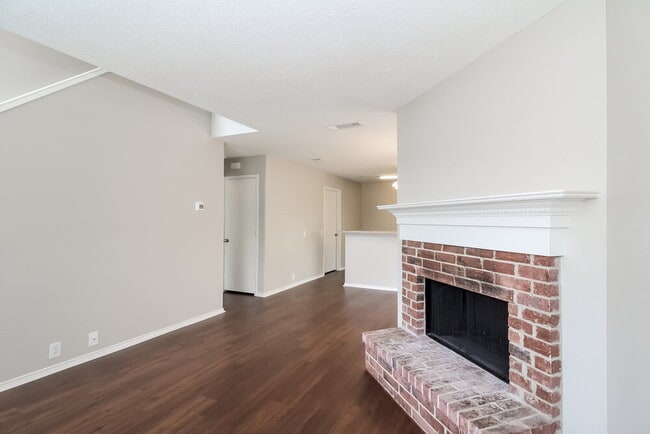 Building Photo - 216 High Pointe Ln