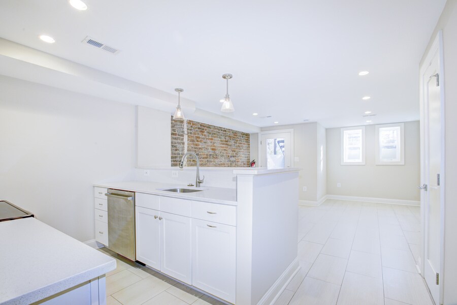Primary Photo - Terrific Two-Bedroom Unit in Columbia Heig...