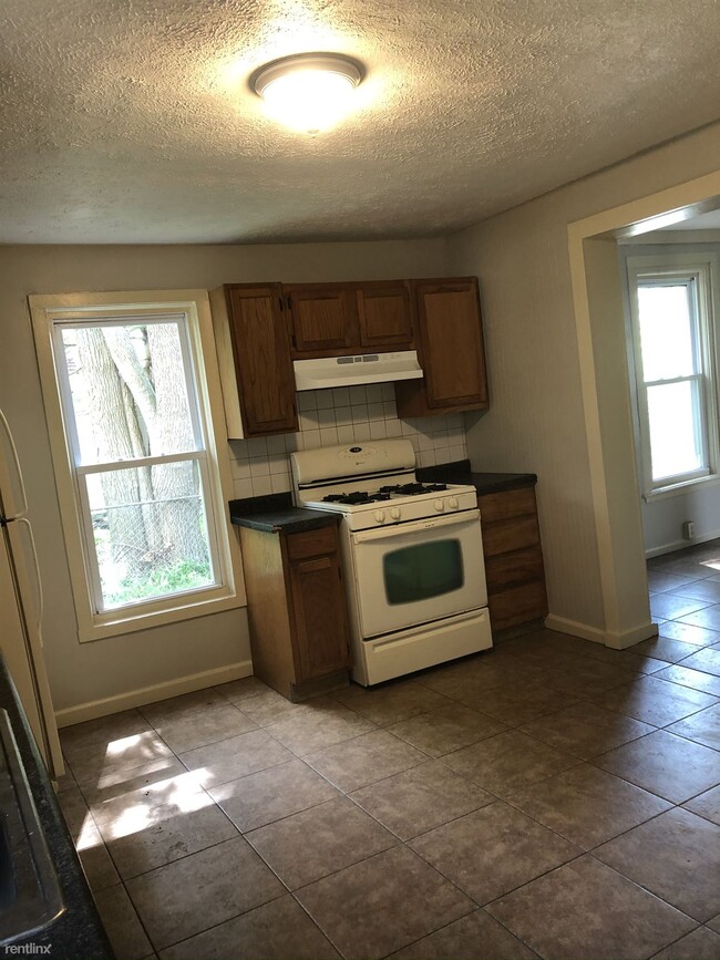Building Photo - 3 br, 1 bath House - 1105 Baxter St SE