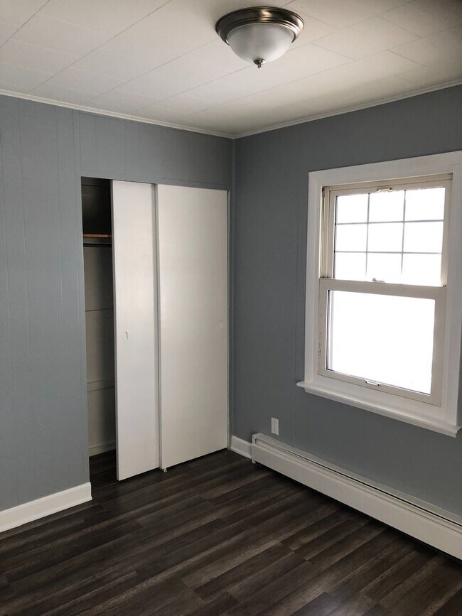 Building Photo - 3 bedroom, 1 bathroom Ranch in Steger, IL