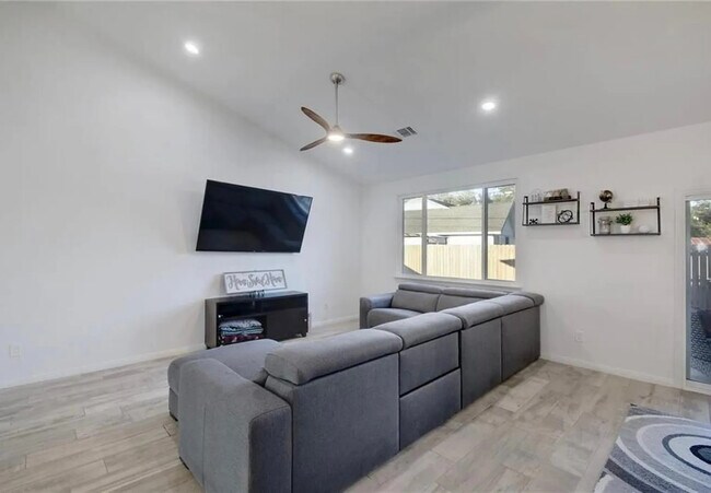 Foto del edificio - 424 Summit Ridge Dr N