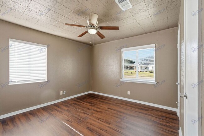 Foto del edificio - 3130 S Llewellyn Ave