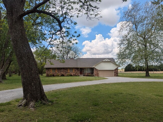 Building Photo - Quiet Country Living with Space, Privacy & Modern Comforts