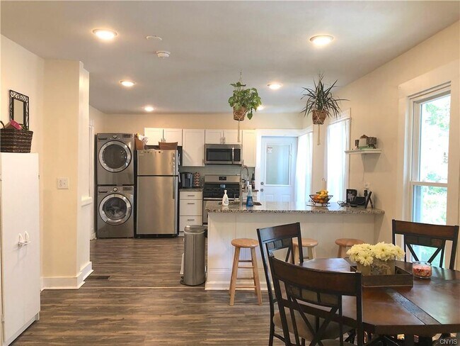 Foto del edificio - 719 Hawley Ave