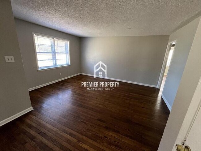 Building Photo - 3017 Clearbrook - Available Now!