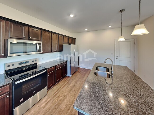 Foto del edificio - 4005 Birchfield Pl
