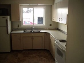 Building Photo - 704 Robinwood Ln