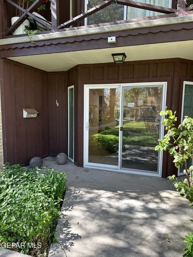 Building Photo - 350 Thunderbird Dr