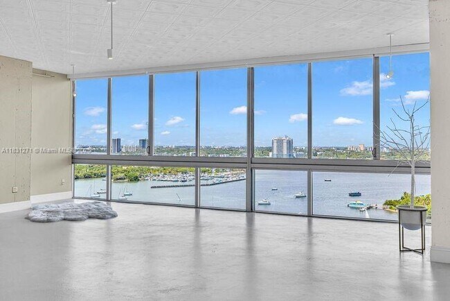 Foto del edificio - 7934 West Dr