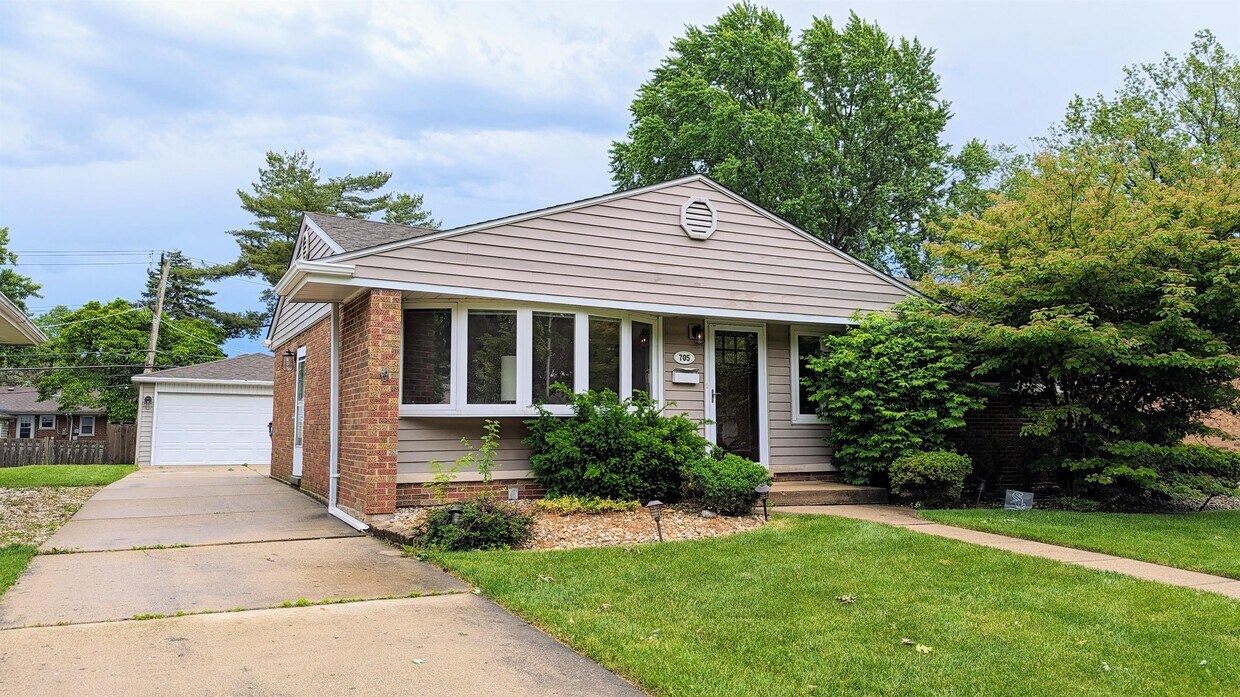Foto principal - 705 N Wille St