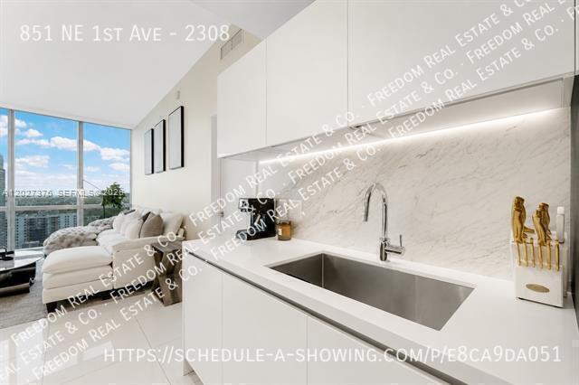 Foto del edificio - 851 NE 1st Ave