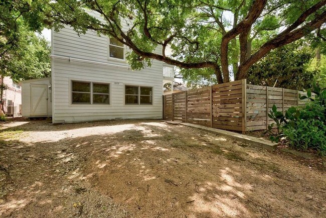 Building Photo - 1003 Bouldin Ave