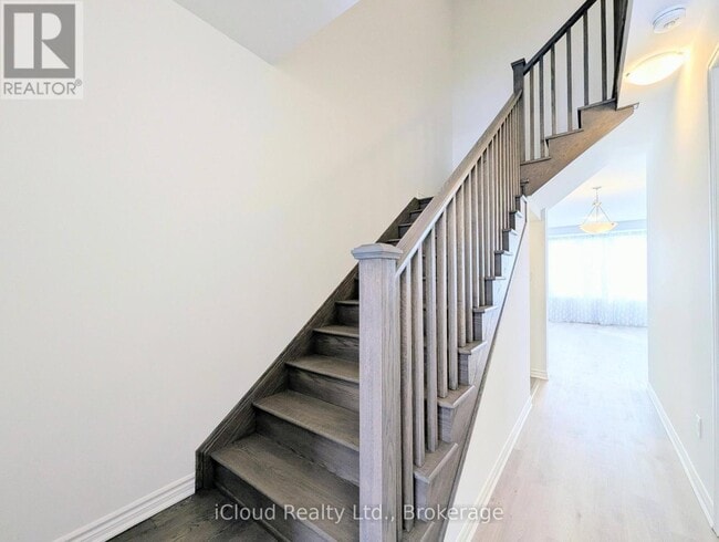 Building Photo - 1340 Hearns Pl