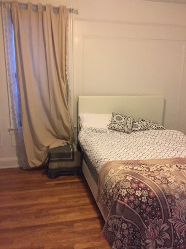 Foto del edificio - Lovely 1 Bedroom in Sunnyside, Queens
