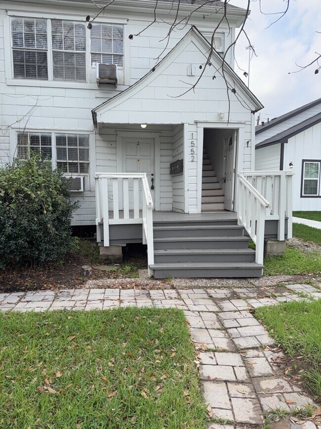 Building Photo - 1552 Lombardy St