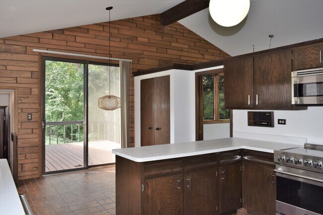 Building Photo - 32 Covered Bridge Rd