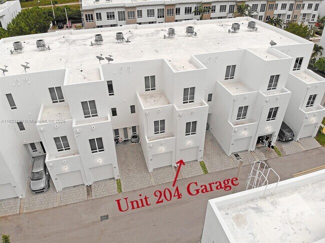 Building Photo - 10255 NW 63rd Ter