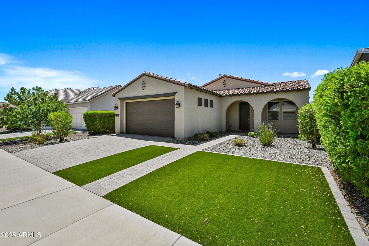 Primary Photo - 17163 W Thousand Oaks St