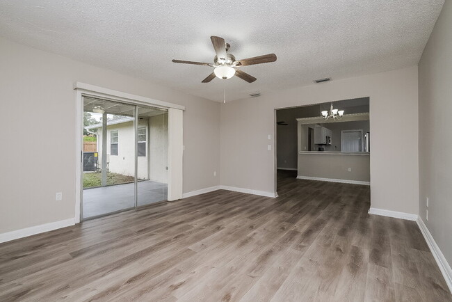 Foto del edificio - 7964 Putnam Cir