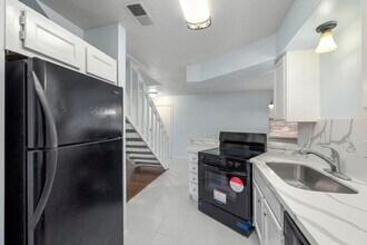 Building Photo - 12755 Mill Ridge Dr